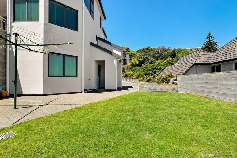 Photo of property in 12 Bunker Way, Strathmore Park, Wellington, 6022