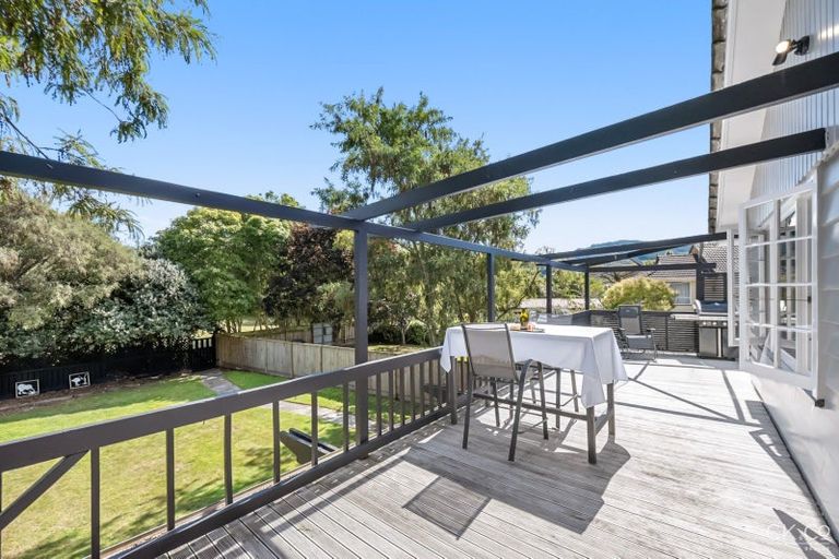 Photo of property in 10 Dowling Grove, Silverstream, Upper Hutt, 5019