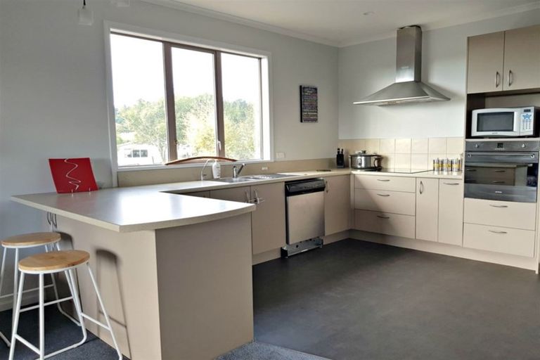 Photo of property in 80 Salcombe Street, Kaitangata, 9210