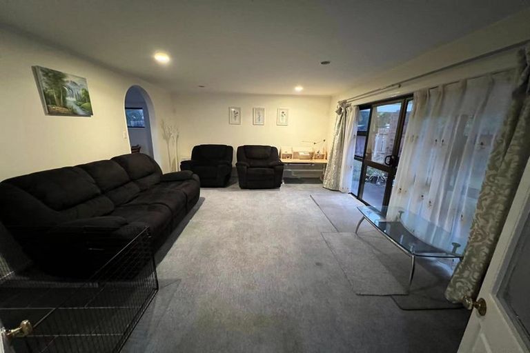 Photo of property in 10 Orinda Close, Botany Downs, Auckland, 2010
