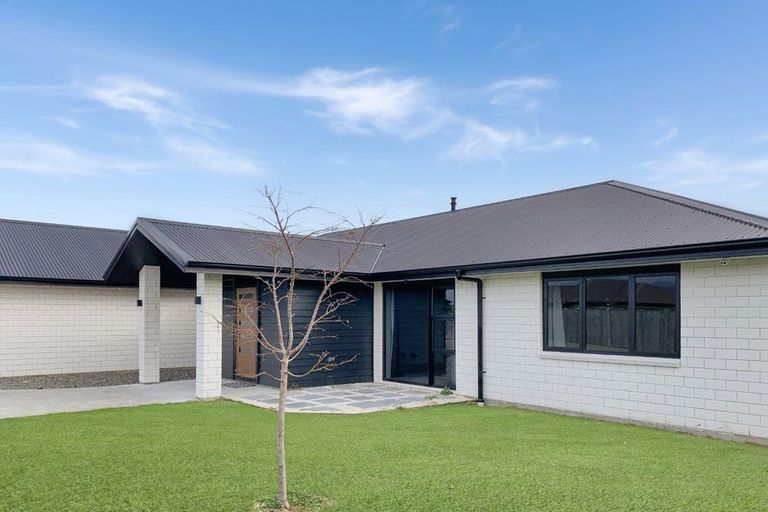 Photo of property in 8 Gladys Place, Levin, 5510