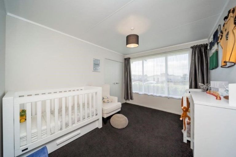 Photo of property in 33 Kamahi Avenue, Hawera, 4610