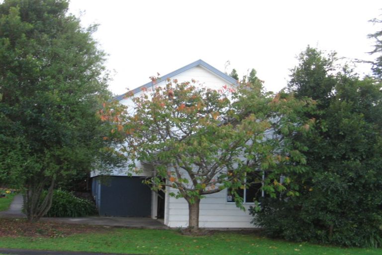 Photo of property in 14 Gosford Drive, Botany Downs, Auckland, 2010