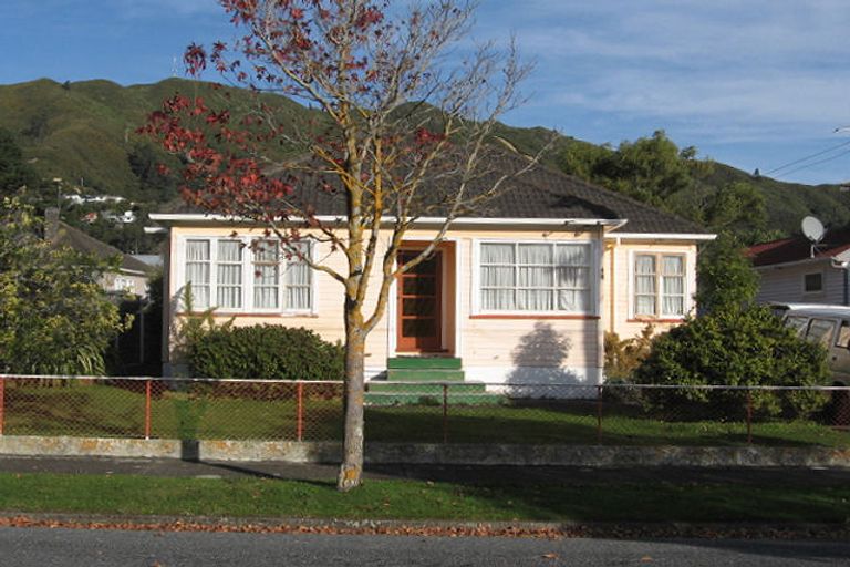 Photo of property in 44 Shearer Crescent, Naenae, Lower Hutt, 5011