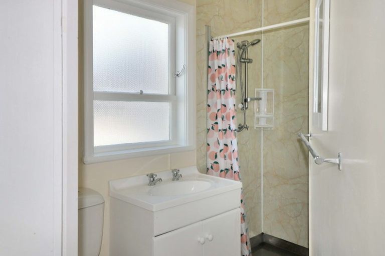 Photo of property in 22 Saint Albans Grove, Woburn, Lower Hutt, 5010