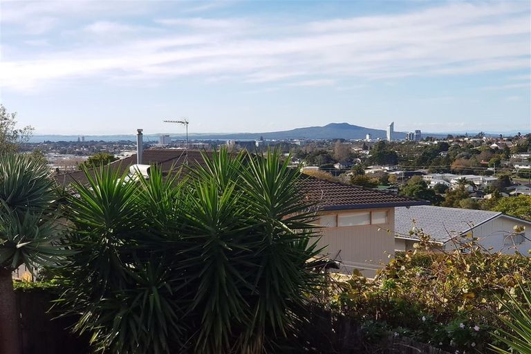 Photo of property in 2/9 Cashmere Place, Glenfield, Auckland, 0629