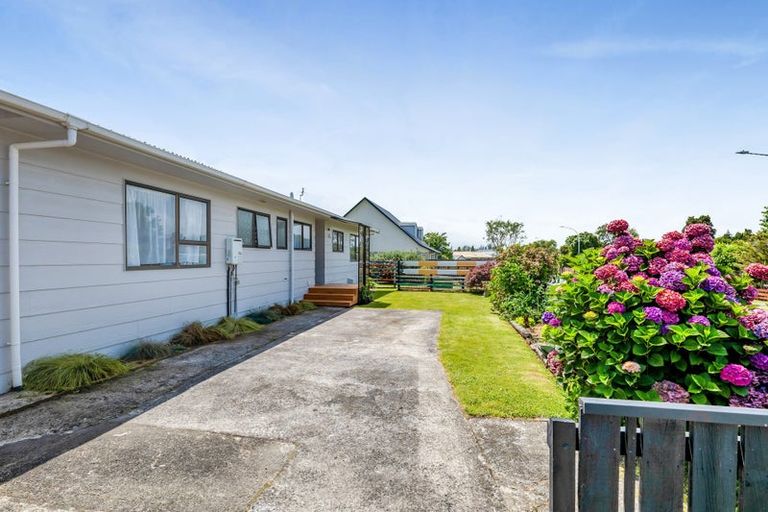 Photo of property in 28 Kowhai Street, Inglewood, 4330