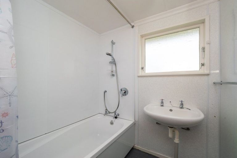 Photo of property in 9 Crewe Crescent, Hokowhitu, Palmerston North, 4410