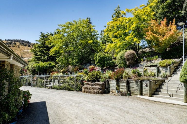 Photo of property in 67 Surrey Heights, Waihola, Outram, 9073