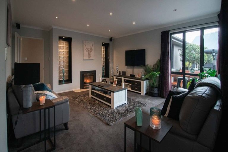 Photo of property in 69 Waitikiri Drive, Parklands, Christchurch, 8083