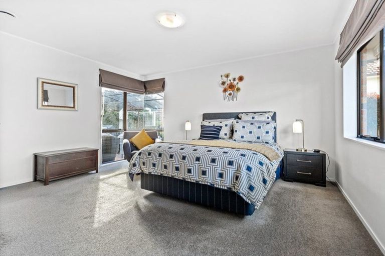 Photo of property in 2/1 Bluefin Way, West Harbour, Auckland, 0618