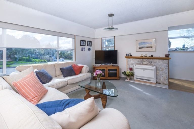 Photo of property in 17 Tanglewood Place, Cockle Bay, Auckland, 2014