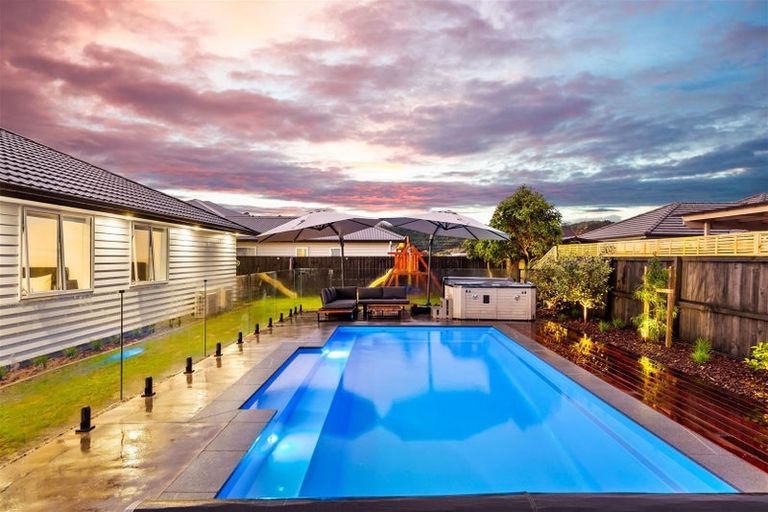 Photo of property in 5 Aporo Drive, Kumeu, 0810