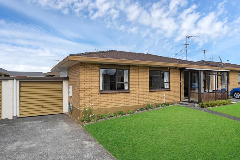 Photo of property in 2/10 Duke Street, Papakura, 2110