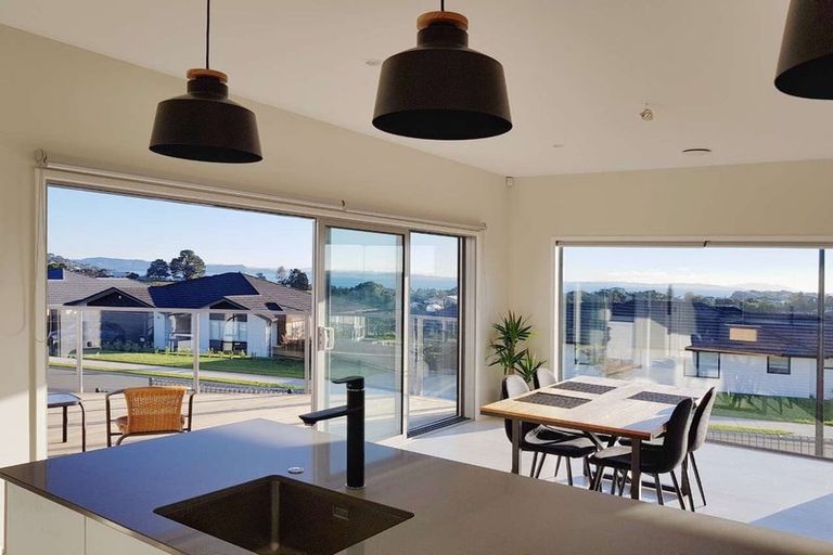 Photo of property in 25 Woodridge Drive, Stanmore Bay, Whangaparaoa, 0932