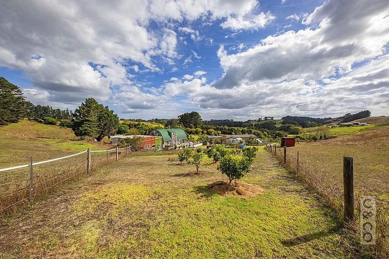 Photo of property in 231 Taiapa Road, Muriwai, Waimauku, 0881
