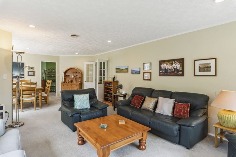 Photo of property in 13 Runanga Grove, Waikanae, 5036