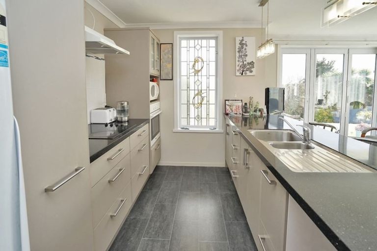 Photo of property in 84 Forest Lake Road, Forest Lake, Hamilton, 3200