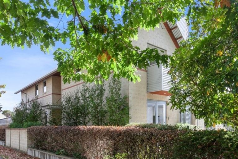 Photo of property in 1 Medbury Terrace, Fendalton, Christchurch, 8041