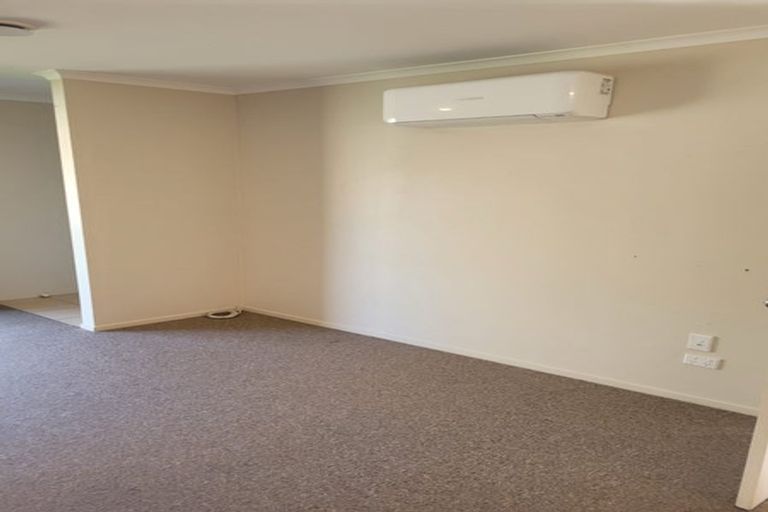 Photo of property in 57b Sabulite Road, Kelston, Auckland, 0602