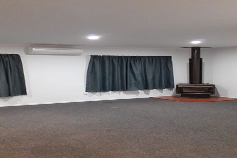 Photo of property in 2/28 Lilburn Crescent, Massey, Auckland, 0614