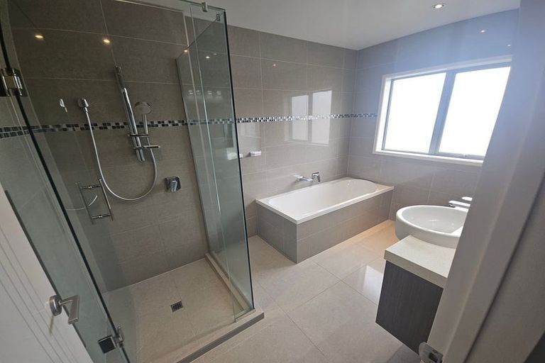 Photo of property in 831a Chapel Road, Shamrock Park, Auckland, 2016