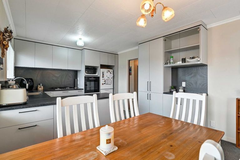 Photo of property in 20 Tukapa Street, Westown, New Plymouth, 4310