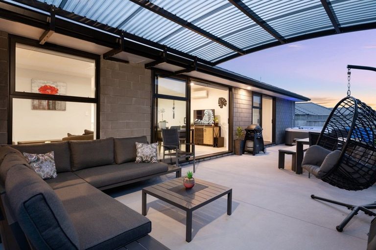 Photo of property in 15 Kotiate Street, Papamoa Beach, Papamoa, 3118