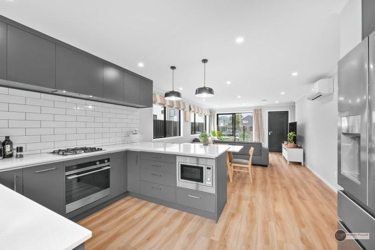 Photo of property in 11 Desert Gold Lane, Wallaceville, Upper Hutt, 5018