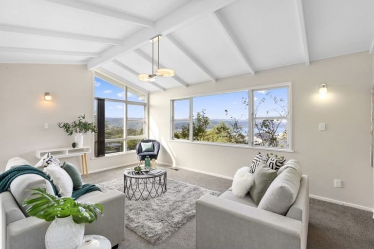 Photo of property in 5 Camellia Terrace, Maungaraki, Lower Hutt, 5010