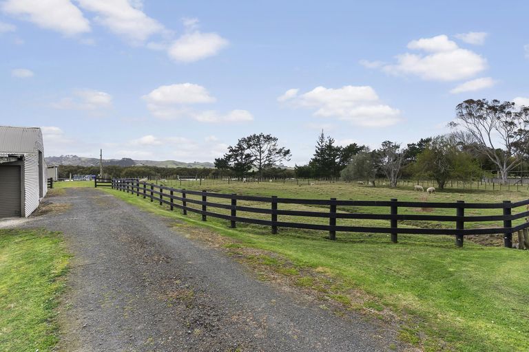 Photo of property in 48 Parkhurst Road, Helensville, 0874