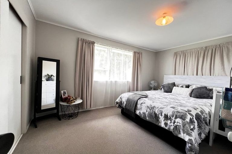 Photo of property in 1/27 Midgley Road, West Harbour, Auckland, 0618