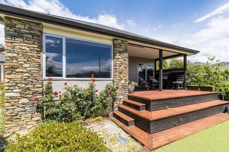 Photo of property in 3 Scaife Place, Wanaka, 9305