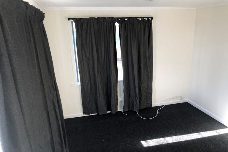 Photo of property in 75 Awaroa Road, Sunnyvale, Auckland, 0612
