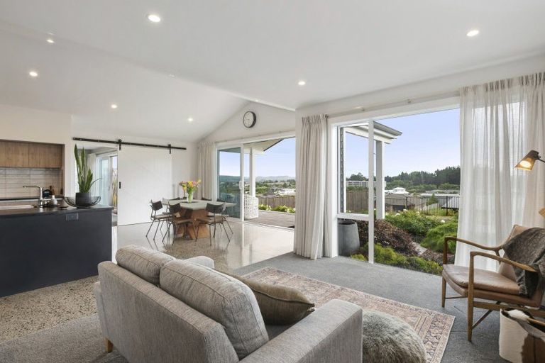 Photo of property in 5 Azalea Lane, Waipahihi, Taupo, 3330