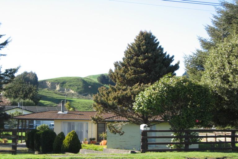 Photo of property in 9b Milne Street, Hunterville, 4730