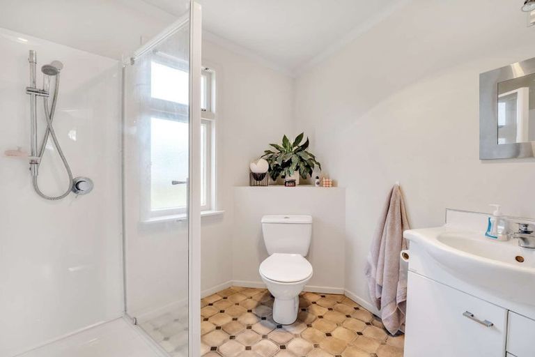 Photo of property in 14 Antrim Place, Hokowhitu, Palmerston North, 4410