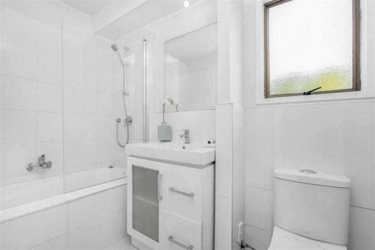 Photo of property in 2/327 Bucklands Beach Road, Bucklands Beach, Auckland, 2012