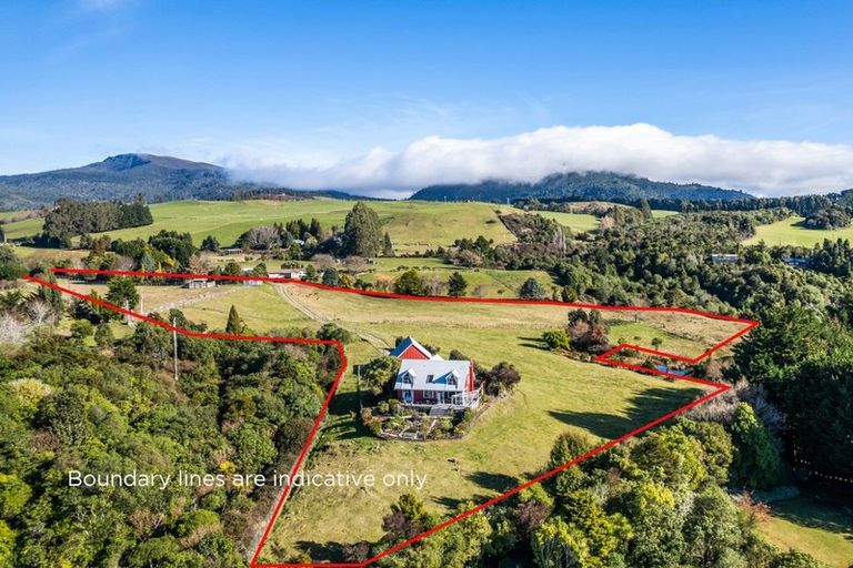 Photo of property in 21 Parerohi Grove, Kuratau, Turangi, 3381