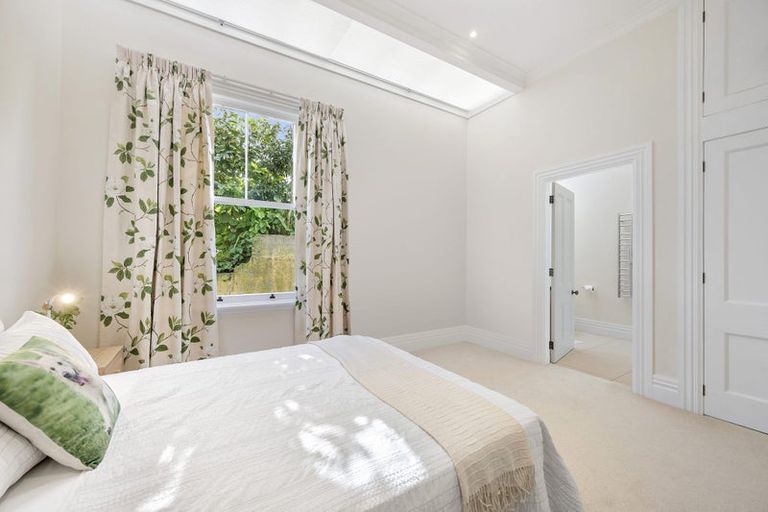 Photo of property in 18 Central Terrace, Kelburn, Wellington, 6012