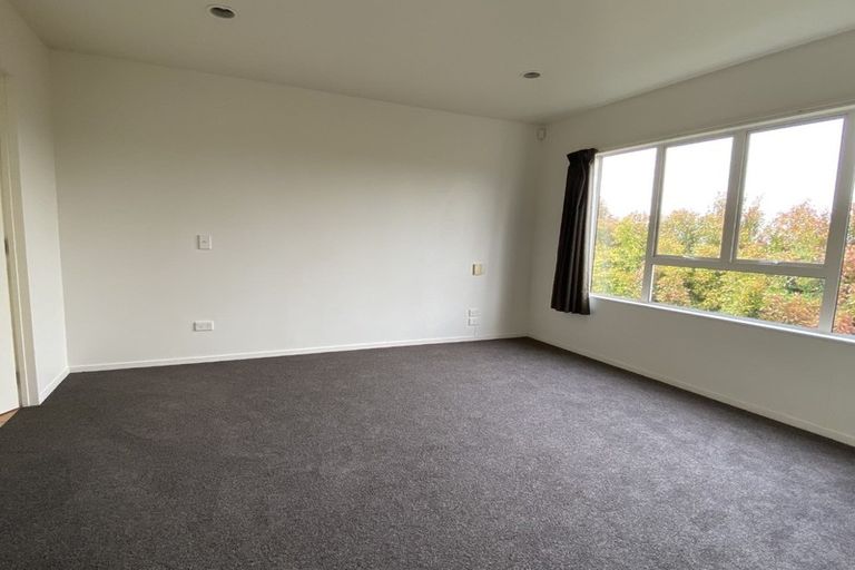 Photo of property in 2/336a East Coast Road, Sunnynook, Auckland, 0632