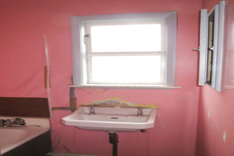 Photo of property in 11 Mckenzie Street, Levin, 5510