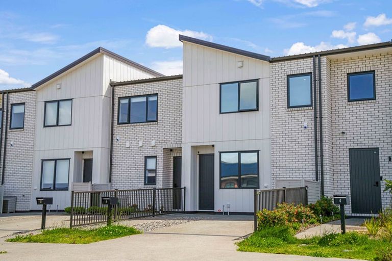 Photo of property in 6 George Cole Lane, Takanini, 2112