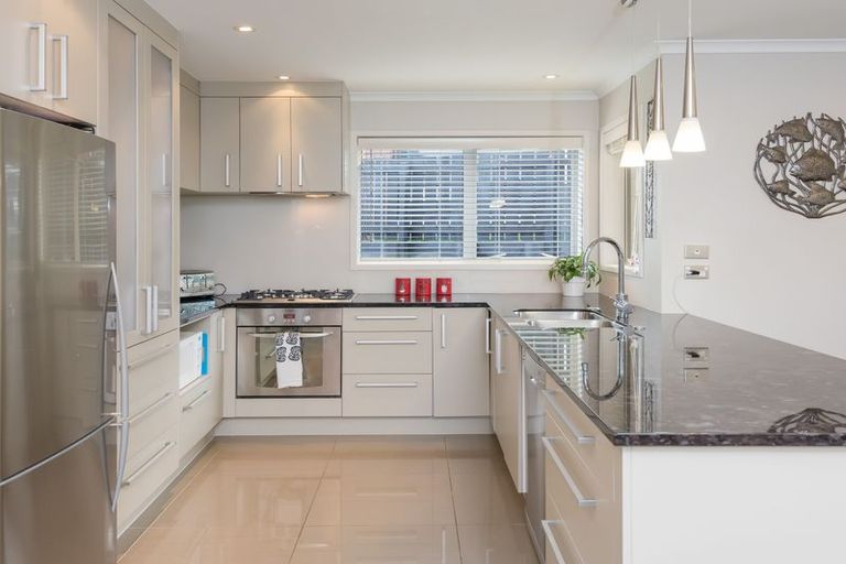 Photo of property in 1 Citation Way, Botany Downs, Auckland, 2010