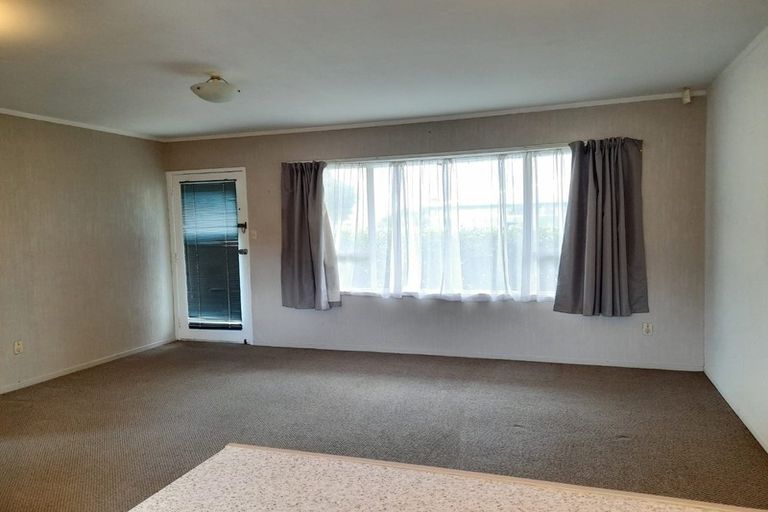 Photo of property in 466 Swanson Road, Ranui, Auckland, 0612