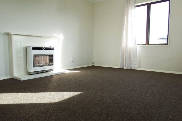 Photo of property in 3 Sutton Place, Hawera, 4610