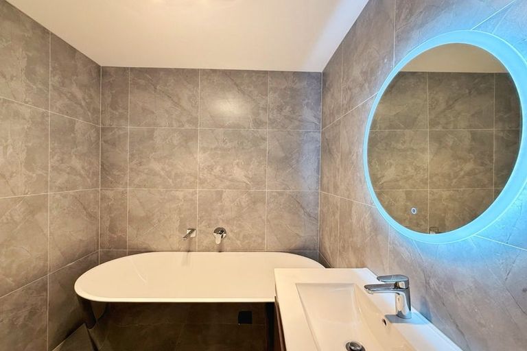 Photo of property in 5/31 Normandy Place, Henderson, Auckland, 0610