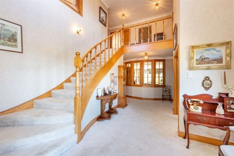 Photo of property in 92 Viewmont Drive, Harbour View, Lower Hutt, 5010