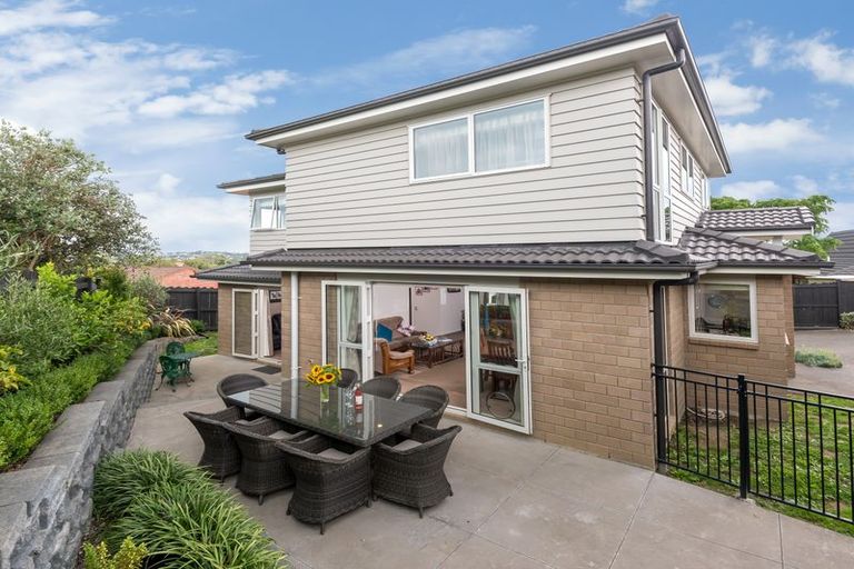 Photo of property in 1 Citation Way, Botany Downs, Auckland, 2010