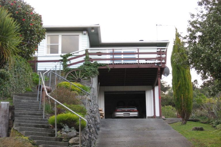Photo of property in 26 Davis Grove, Wainuiomata, Lower Hutt, 5014